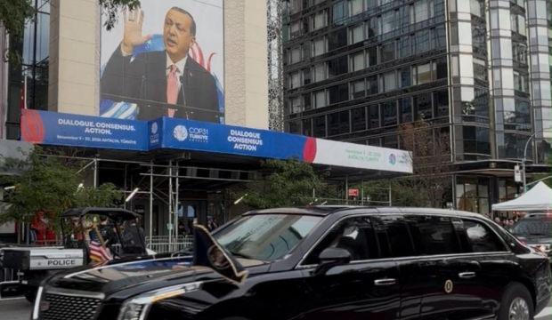 T&uuml;rkevi'nde D&uuml;nya 5'ten b&uuml;y&uuml;kt&uuml;r mesajı Trump'ın ge&ccedil;işi sırasında g&ouml;r&uuml;nt&uuml;lendi