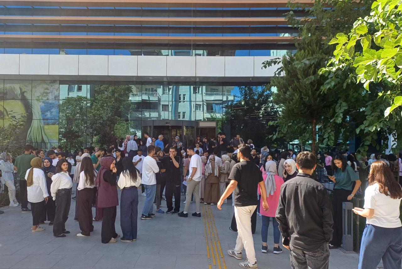 Deprem sonrası vatandaşlar panik yaşadı