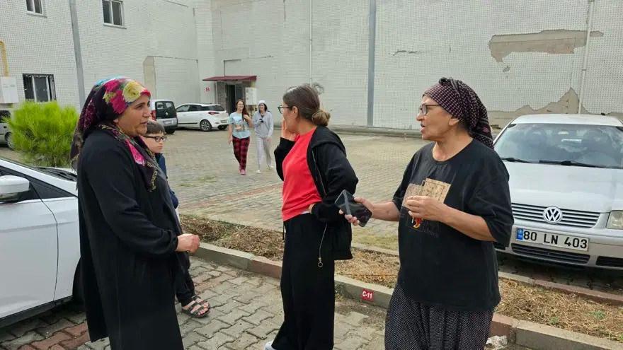  Kadirli ilçesinde vatandaşlar, sarsıntının ardından sokağa çıktı.