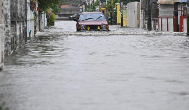 Tayland'da sel 23 can aldı!