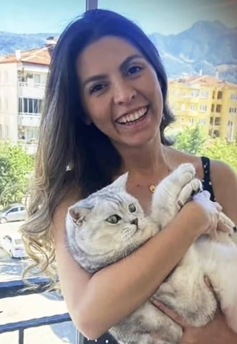Arzu Acunsöz (32)