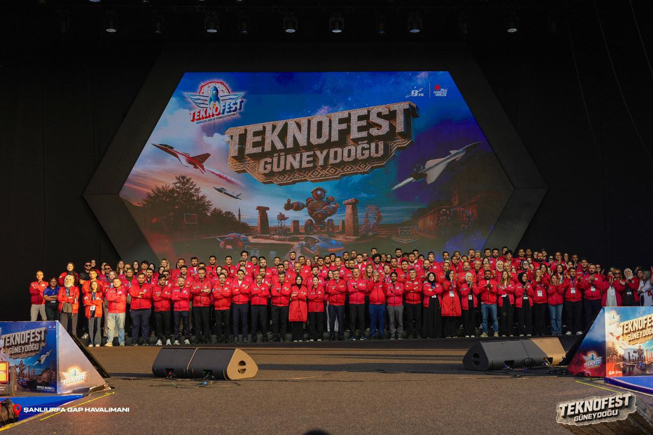TEKNOFEST Güneydoğu'nun kapanışında aile fotoğrafı verildi.