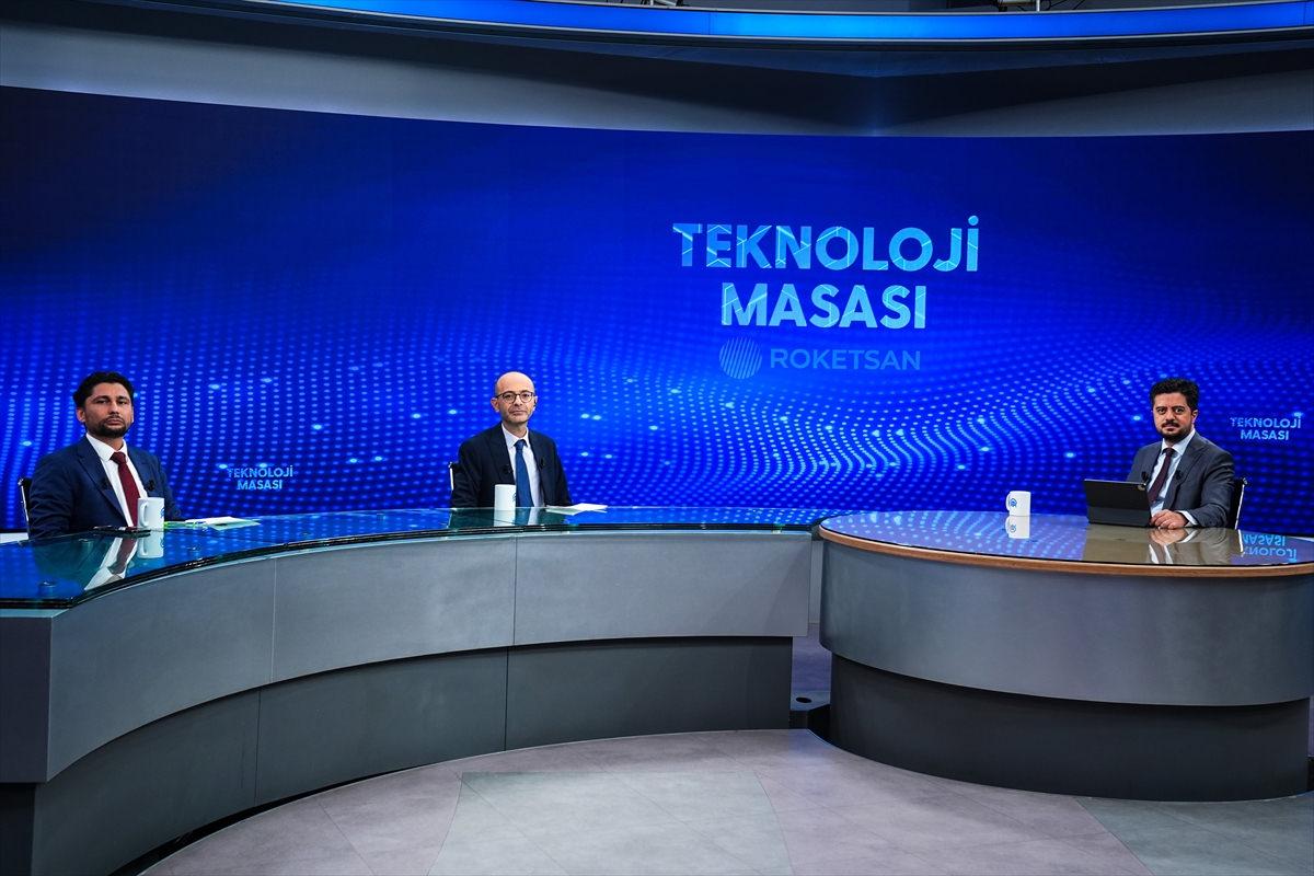 SAHA İstanbul Genel Sekreteri Muttalip Tütüncü (sağda), ROKETSAN'ın katkılarıyla hazırlanan Anadolu Ajansı (AA) Teknoloji Masası'na konuk oldu.