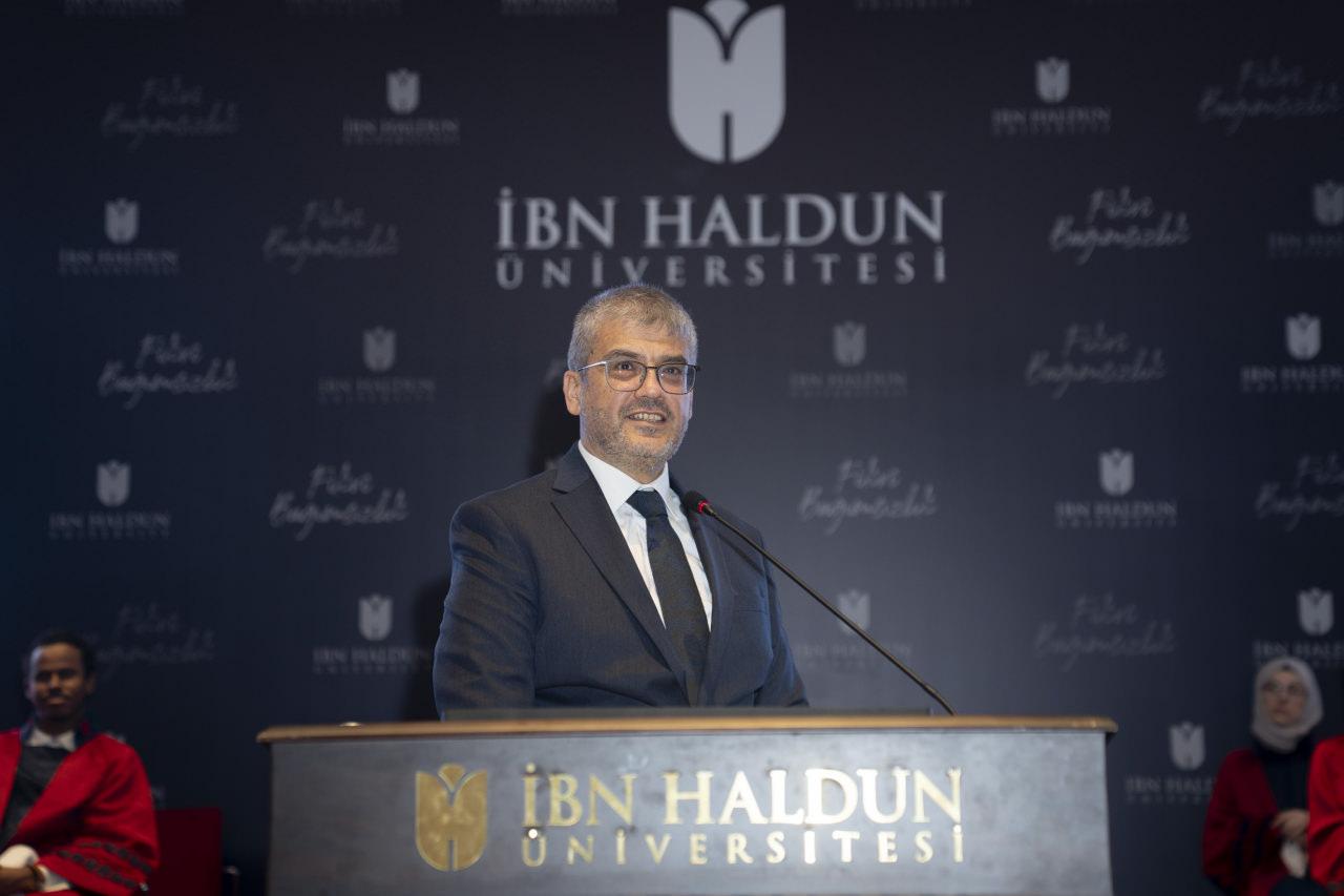 Türkiye Bilimsel ve Teknolojik Araştırma Kurumu (TÜBİTAK) Başkanı Prof. Dr. Orhan Aydın tarafından 'Üniversitelerin Araştırma Kapasitesinin Geliştirilmesi ve TÜBİTAK' konulu açılış dersi yapıldı.