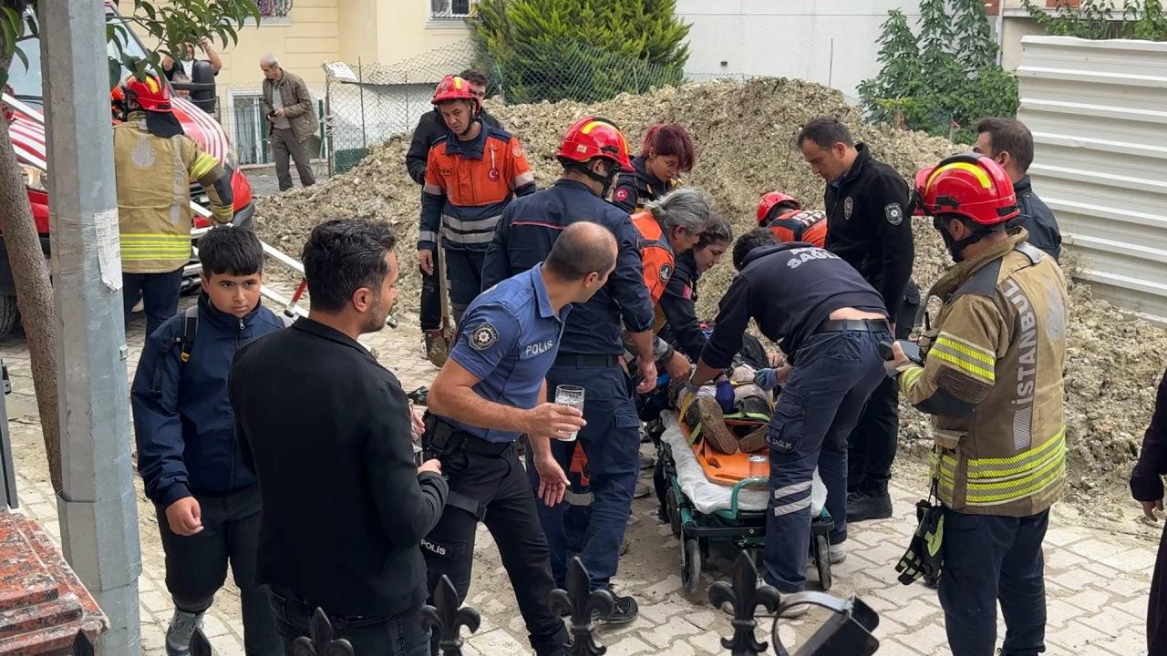 Avcılar’da rögara düşen kadın itfaiye ekiplerince kurtarıldı