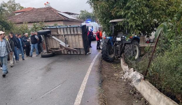 Balıkesir'de trakt&ouml;r r&ouml;morku devrildi: 23 yaralı