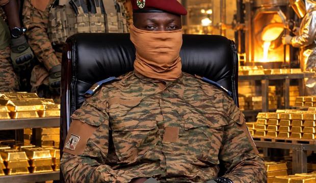 Batı s&ouml;m&uuml;rgeciliğine 'altın' darbe: Burkina Faso ilk rafinerisini a&ccedil;tı