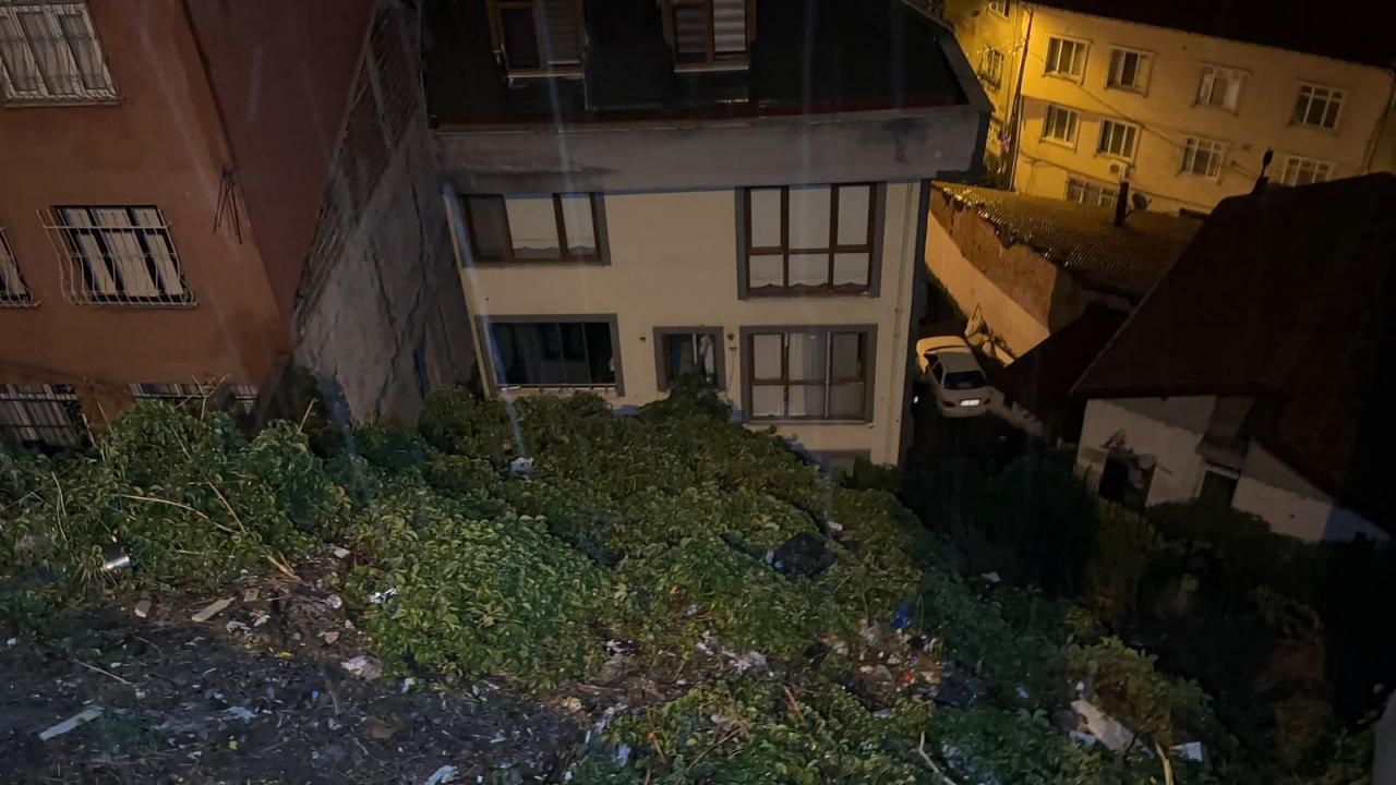Toprak kaymasının yaşandığı bina. 