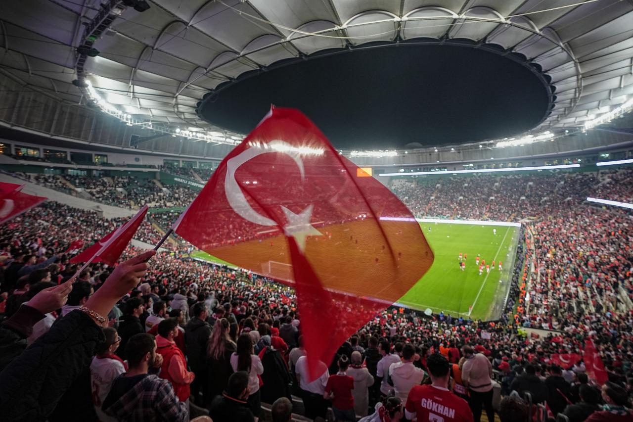 Bursa'da tribünler isyan etti! 'TFF istifa' ve 'Montella istifa' sesleri