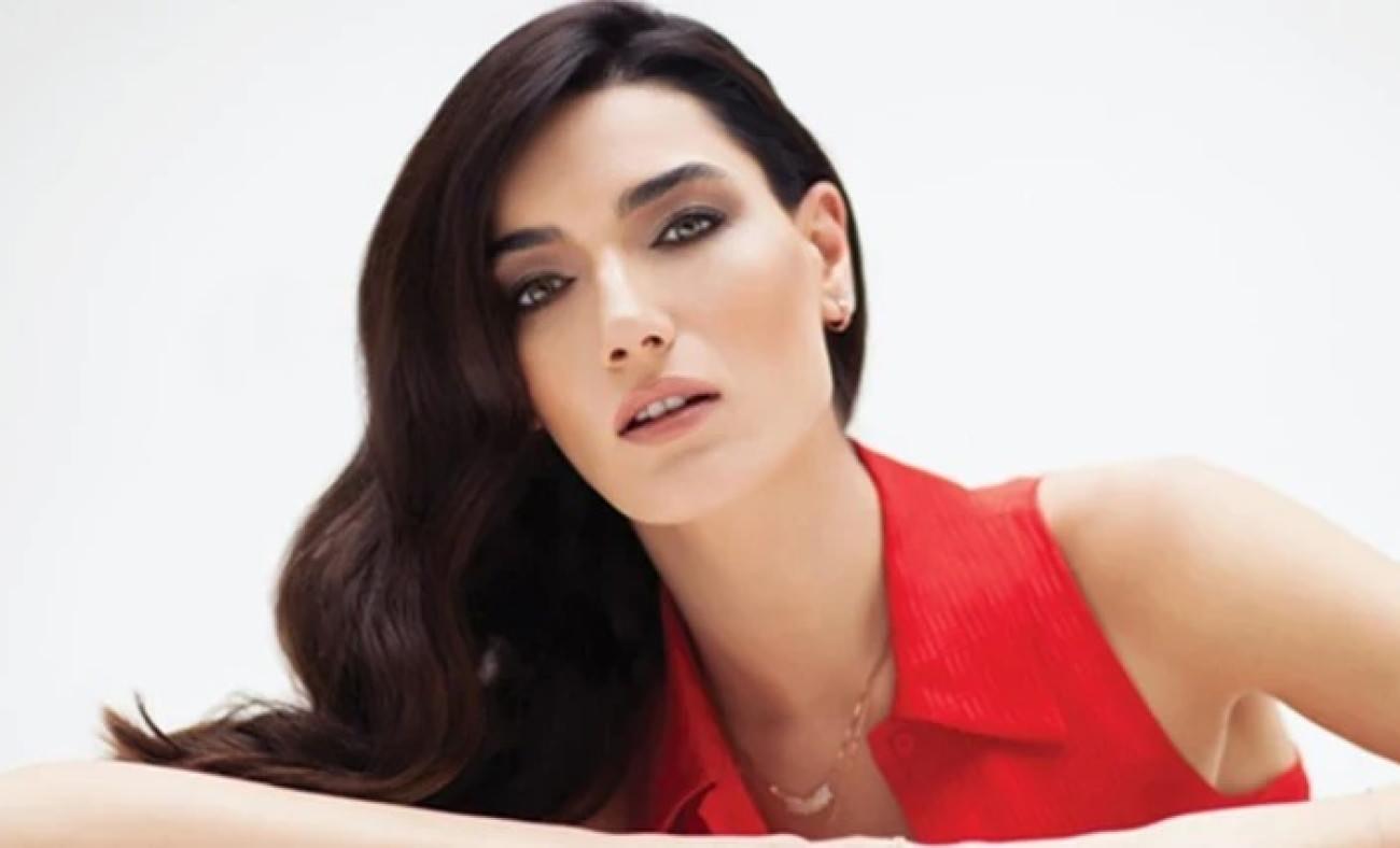 Hande Subaşı'dan sekt&ouml;re ilişkin itiraf! Evlenseydim 20 yaşında &ccedil;ocuğum olurdu