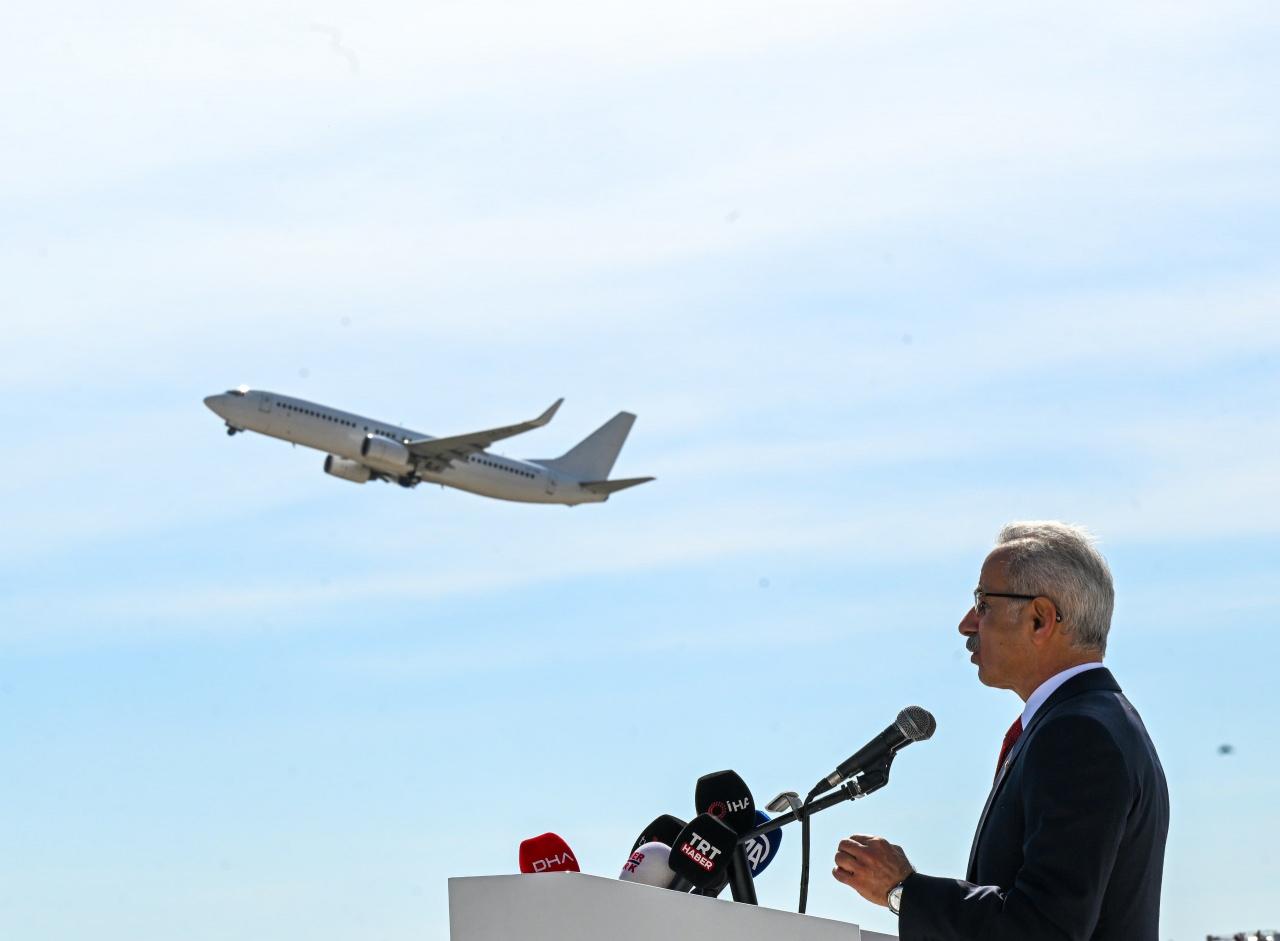 Ulaştırma ve Altyapı Bakanı Abdulkadir Uraloğlu