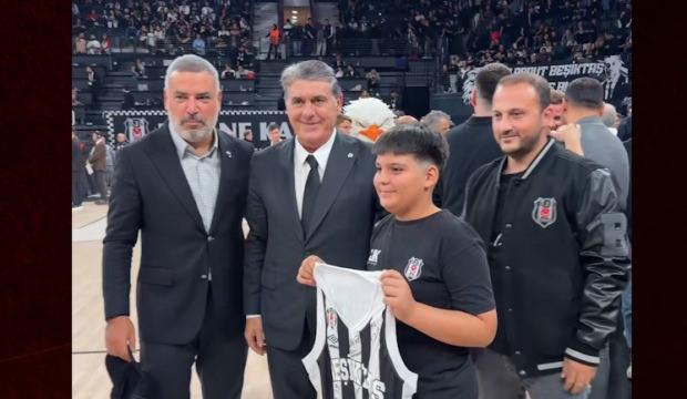 Serdal Adalı'dan minik taraftara anlam dolu hediye! "B&uuml;t&uuml;n arkadaşlarına dağıt"