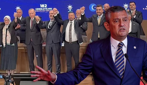 Son 2,5 yılda b&uuml;y&uuml;k &ccedil;&ouml;z&uuml;lme: 44 belediye başkanı AK Partili oldu