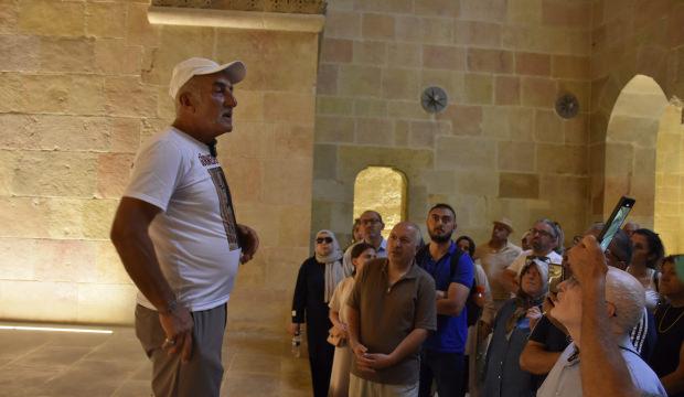 798 yıllık miras i&ccedil;in g&ouml;n&uuml;ll&uuml; rehberlik: Amacı ziyaret&ccedil;iler 'boş taşa bakmasın'
