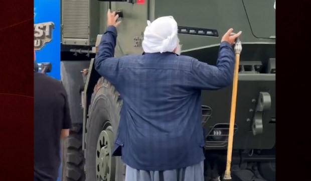 TEKNOFEST&rsquo;te duygu dolu anlar: Yerli hava savunma sistemi G&Uuml;RZ &ouml;n&uuml;nde dua etti