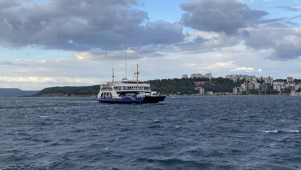 Feribot seferlerine fırtına engeli