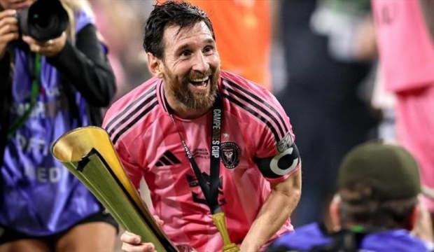 Zirveye bir adım daha yaklaştı! Messi g&ouml;z&uuml;n&uuml; yeni bir rekora dikti