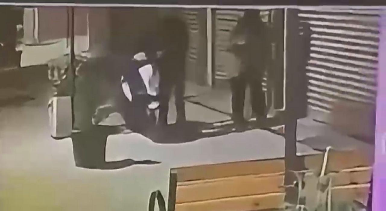Şüpheliler güvenlik kamerasına takıldı.