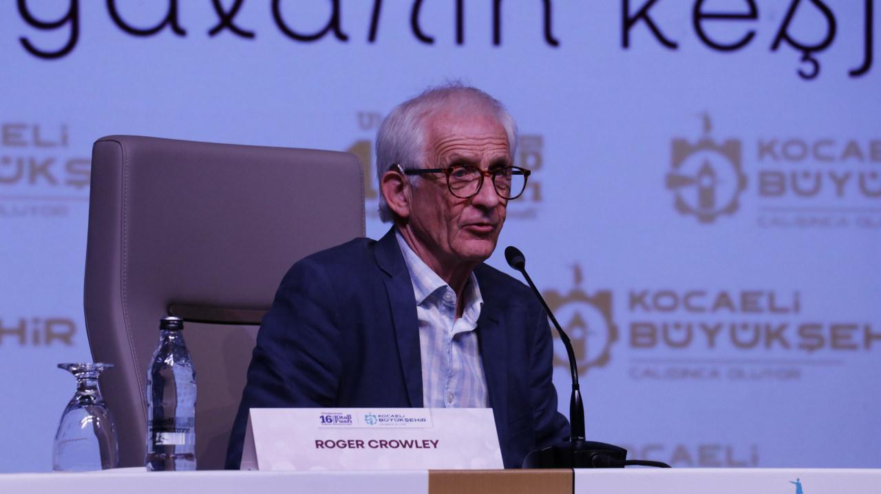 İngiliz tarihçi ve yazar Roger Crowley