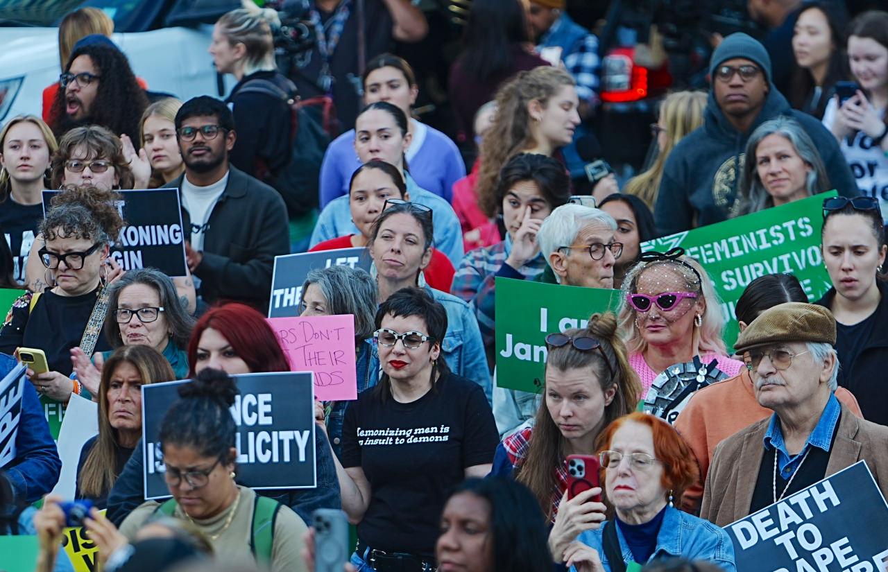 ABD'nin New York kentindeki Manhattan Foley Square'de, 'Cinsel şiddete son' eylemi düzenlendi.