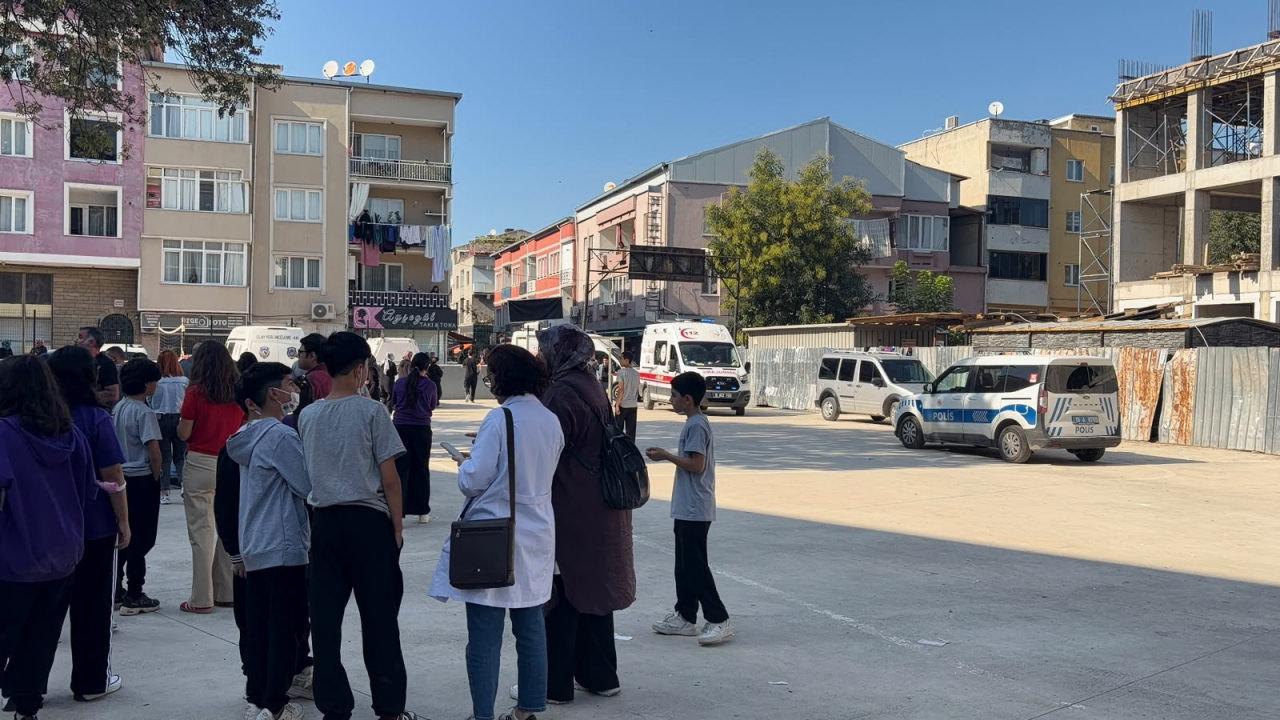 Öğrenciler hastaneye kaldırıldı. 