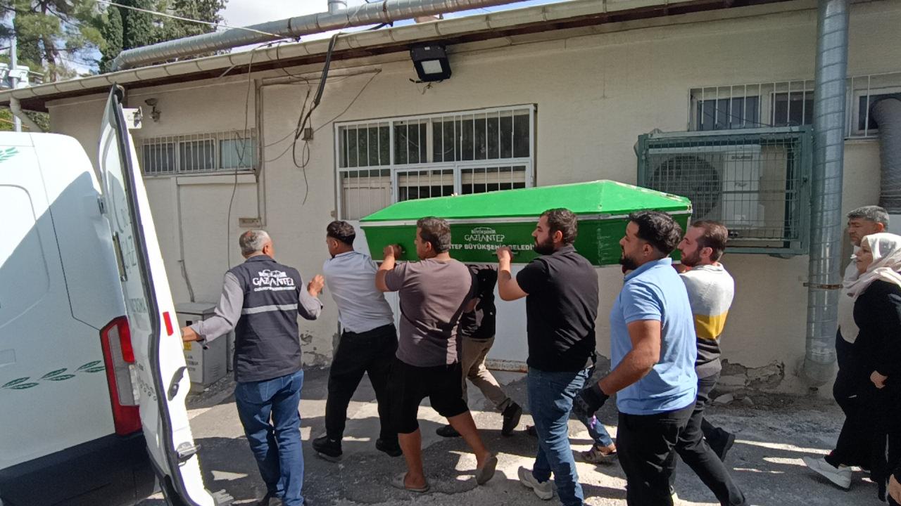 Muhammed Salih'in (16) cenazesi taşınıyor.