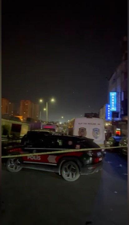 Küçükçekmece’de müzikholde silahlı çatışma.