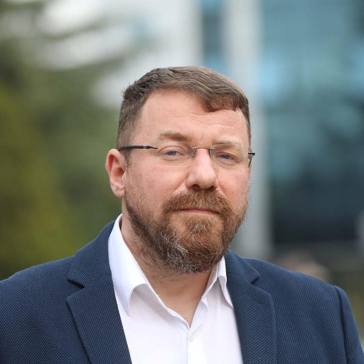 Dr. Selim Sezer