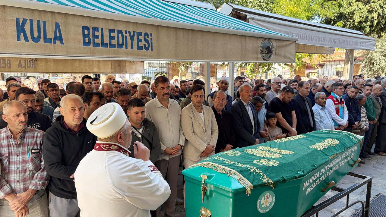 Manisa'da acı olay! Evinin yanışını izlerken fenalaşıp öldü