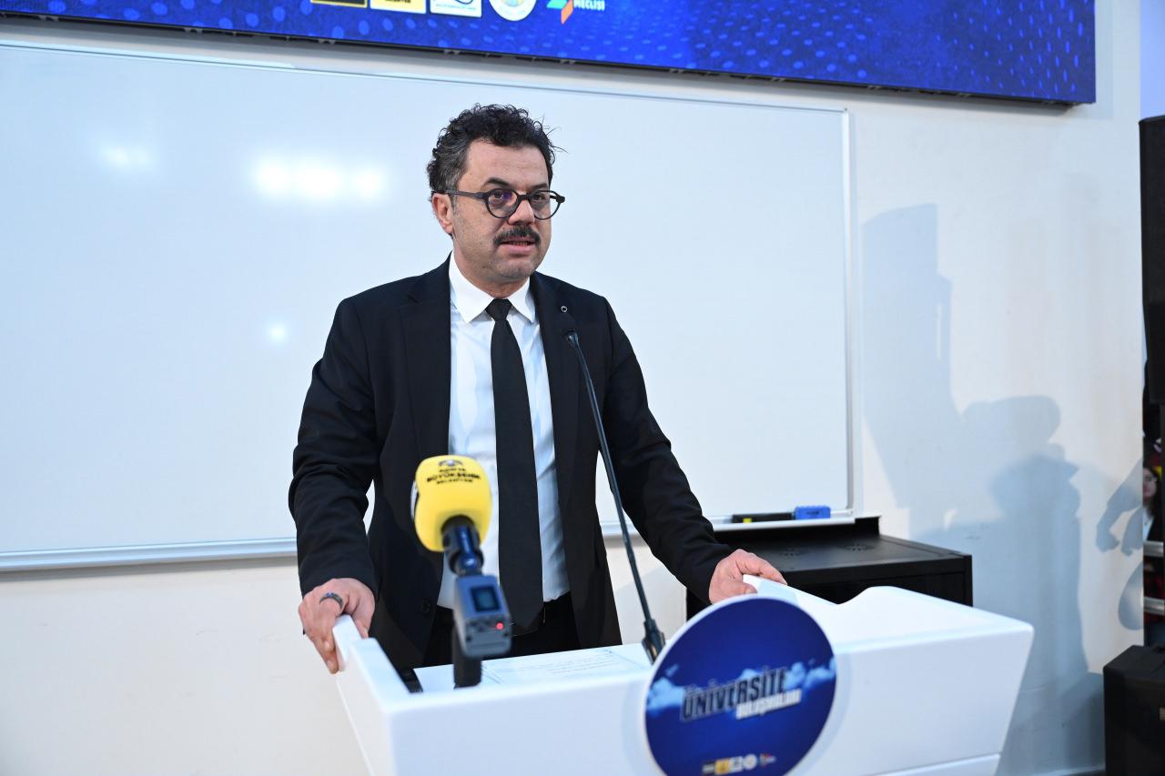 SÜ Tıp Fakültesi’nde düzenlenen buluşmada konuşan Selçuk Üniversitesi Rektörü Prof. Dr. Hüseyin Yılmaz