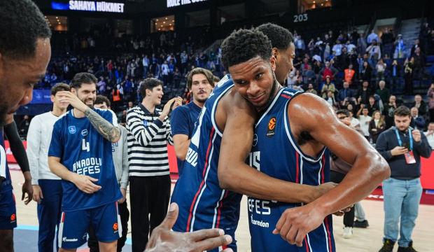 Anadolu Efes Yunanistan'da parkeye &ccedil;ıkıyor!