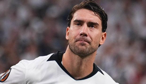 Beşiktaş'ta y&uuml;zleri g&uuml;ld&uuml;ren Vlahovic gelişmesi