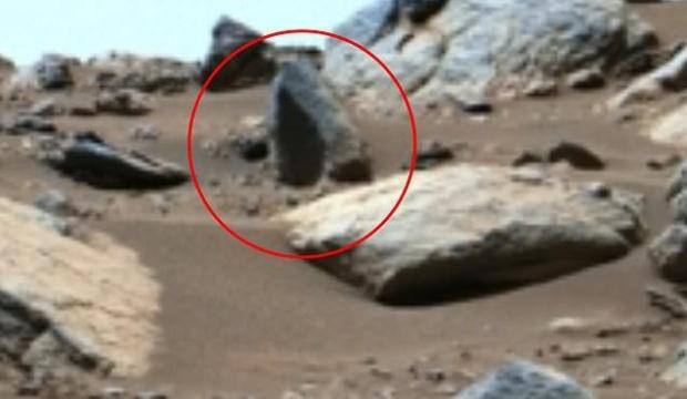 Bilim d&uuml;nyasını ikiye b&ouml;len fotoğraf: Mars'taki antik yazılar neyi işaret ediyor?