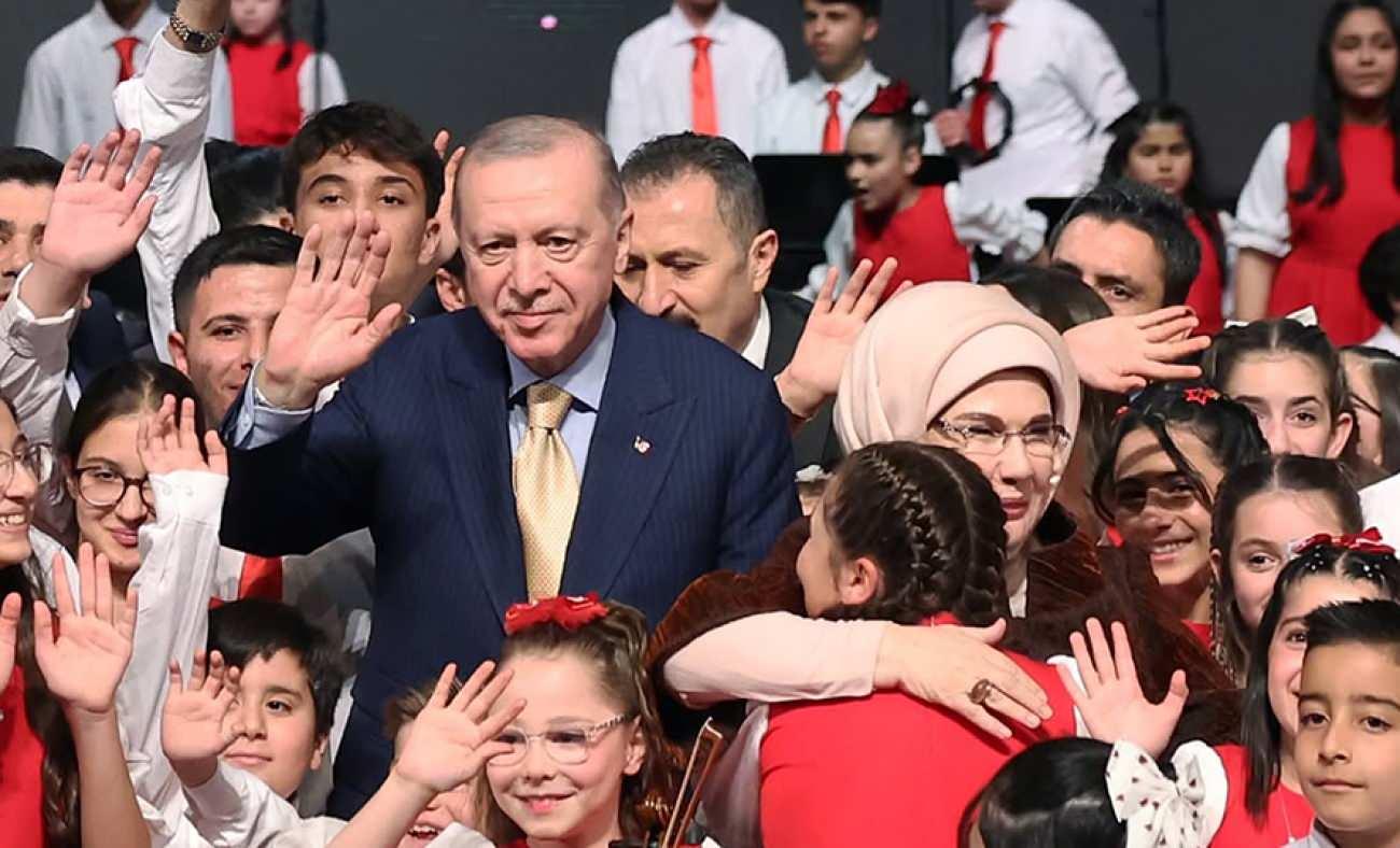Emine Erdoğan'dan 'D&uuml;nya Kız &Ccedil;ocukları G&uuml;n&uuml;' mesajı: "Kendi yollarını cesaretle &ccedil;izsinler"