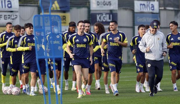 Fenerbah&ccedil;e'de &Ccedil;aykur Rizespor mesaisi devam ediyor!