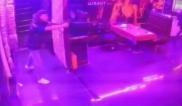 K&uuml;&ccedil;&uuml;k&ccedil;ekmece'de m&uuml;zikholde kanlı gece: M&uuml;dahale eden polis dahil 2 kişi hayatını kaybetti