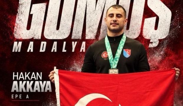 Milli sporcudan g&uuml;m&uuml;ş madalya!
