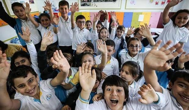 &Ouml;ğrencilere m&uuml;jdeli haber: 9 g&uuml;nl&uuml;k tatilin tarihleri belli oldu!