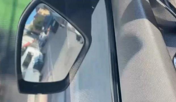 &lsquo;Burada yol mu verilir&rsquo; diyerek dehşeti yaşattı: İ&ccedil;inde &ccedil;ocuk olan araca kurşun yağdırdı