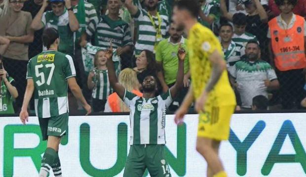 1. Lig'in yıldızı efsaneleri ge&ccedil;ti! Gol rekoru kırıp, takımına zaferi getirdi