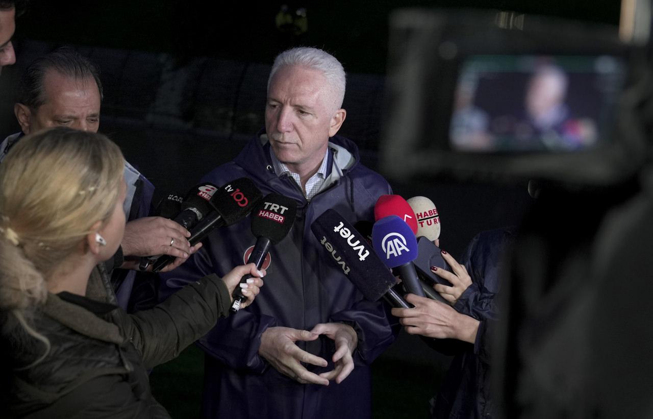 İstanbul Valisi Davut Gül, İstanbul'da sel ve su baskınının en çok etkilediği bölgelerden Ayazağa Mahallesi'nde incelemelerde bulundu. Vali Gül, incelemelerin ardından basın mensuplarına açıklamalarda bulundu.