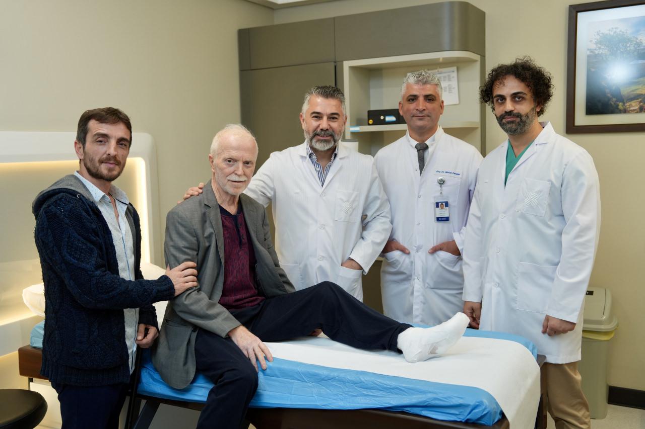 İslam Öztürk, üç uzman tarafından tedavi edildi. 