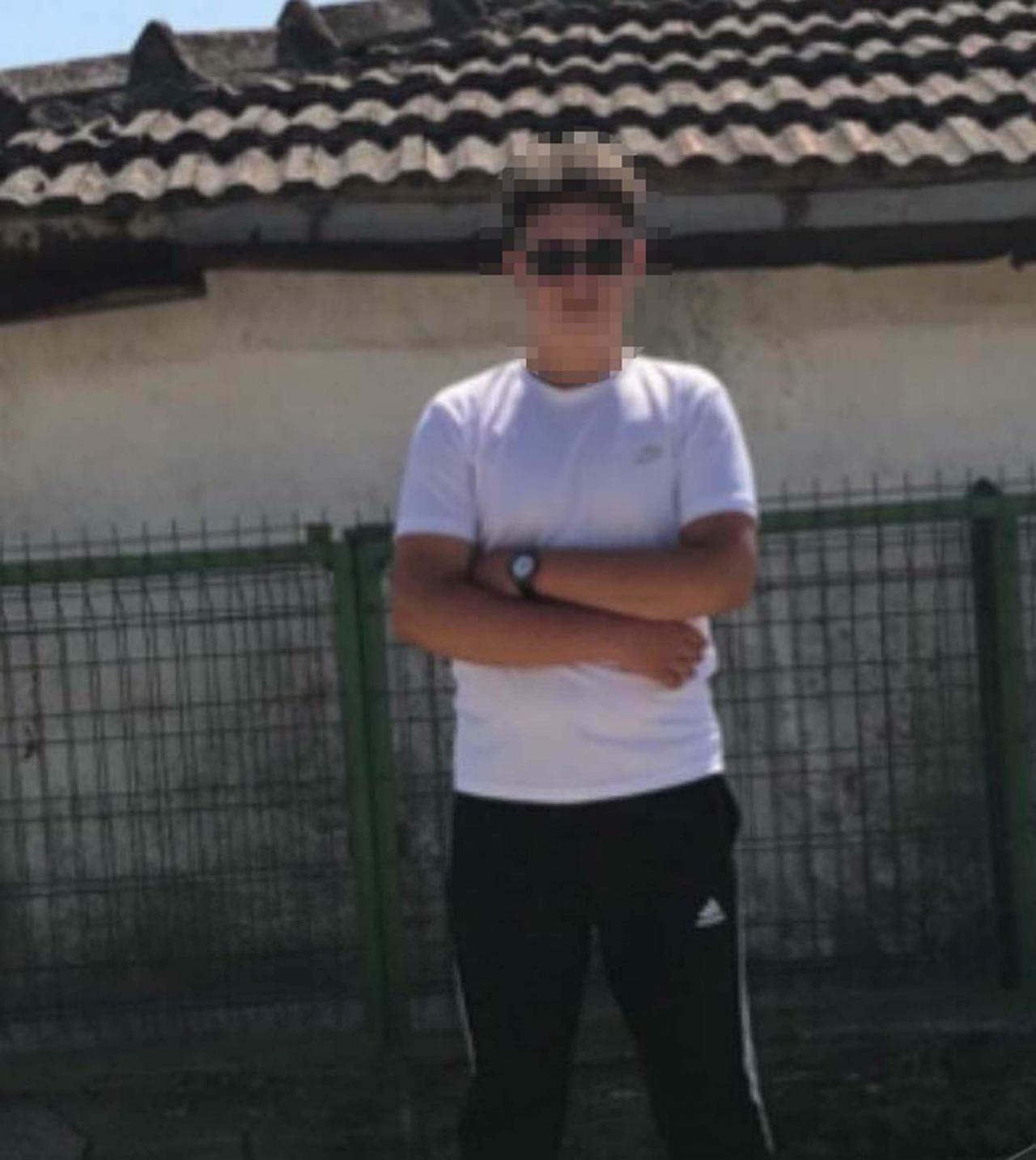 .C. (15), 5 yıl 9 ay hapis cezasına çaptırıldı.