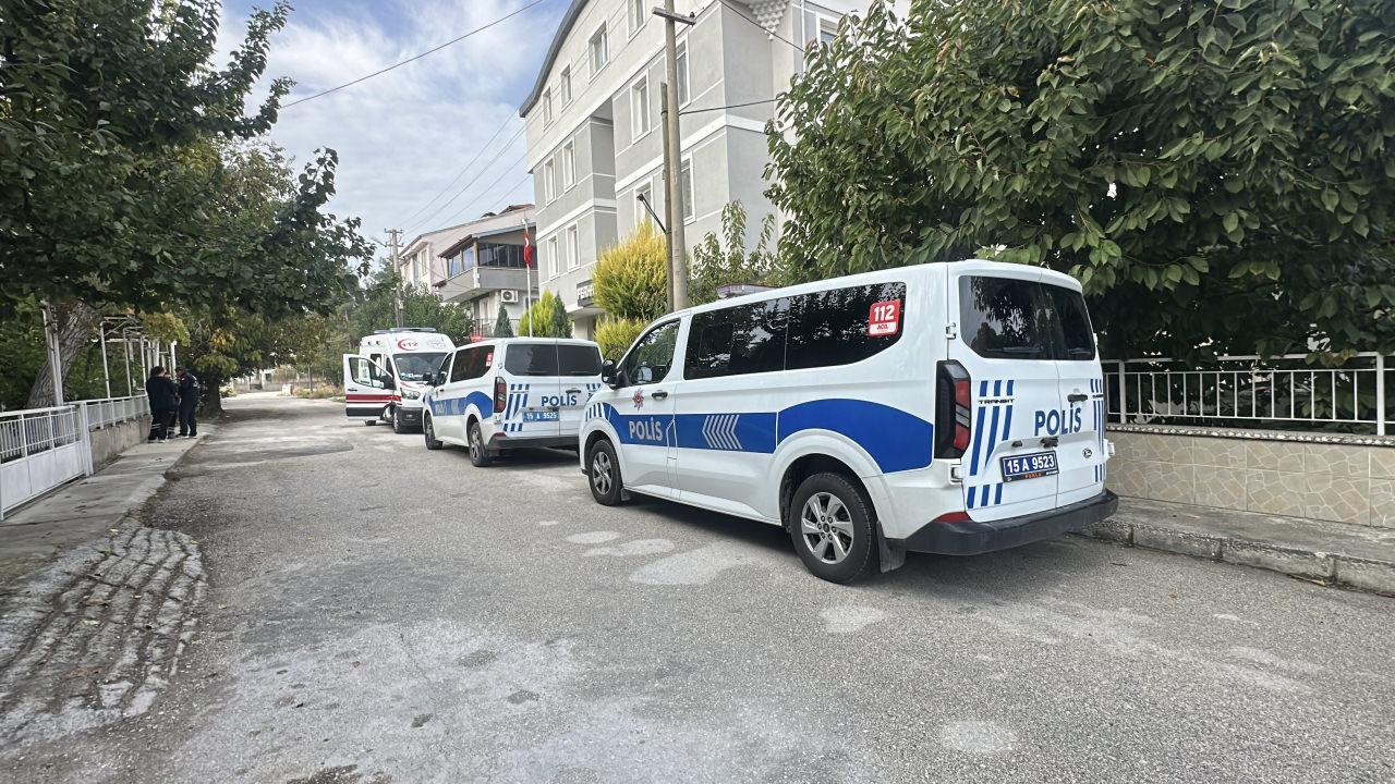 Burdur’da 25 yaşındaki genç kaldığı yurt odasında ölü bulundu.