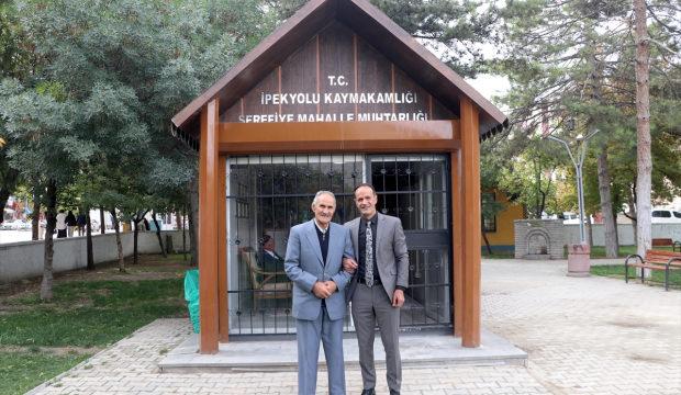 Babadan oğula ge&ccedil;en 42 yıllık muhtarlık mirası Van'da ikinci kuşakta s&uuml;r&uuml;yor