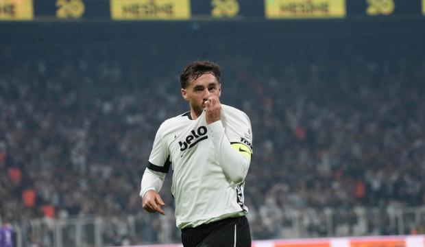 Beşiktaş'ın m&uuml;tevazı kaptanı! Orkun K&ouml;k&ccedil;&uuml;'n&uuml;n taktığı saat şaşırttı