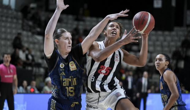 Beşiktaş&rsquo;tan tarihi derbi zaferi! Fenerbah&ccedil;e&rsquo;yi 8 yıl sonra farklı yendiler