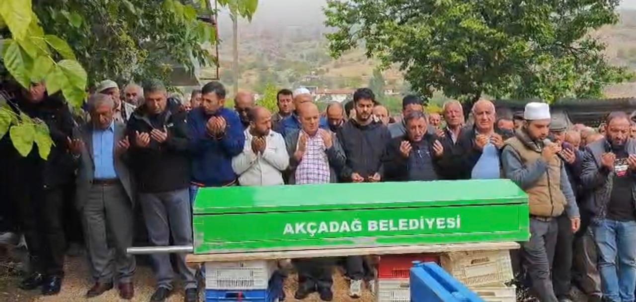 Anne oğul defnedildi.