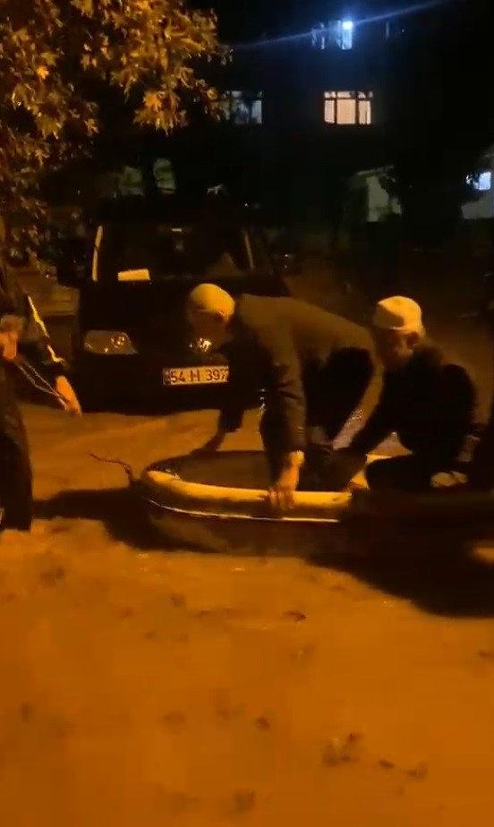 Mahsur kalan vatandaşların kurtarıldığı anlar. 