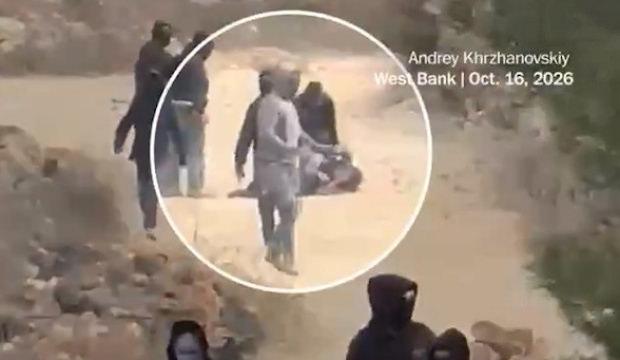 İsrailli işgalcilerden Amerikalı gazeteciye saldırı: Yere yatırıp dakikalarca tekmelediler